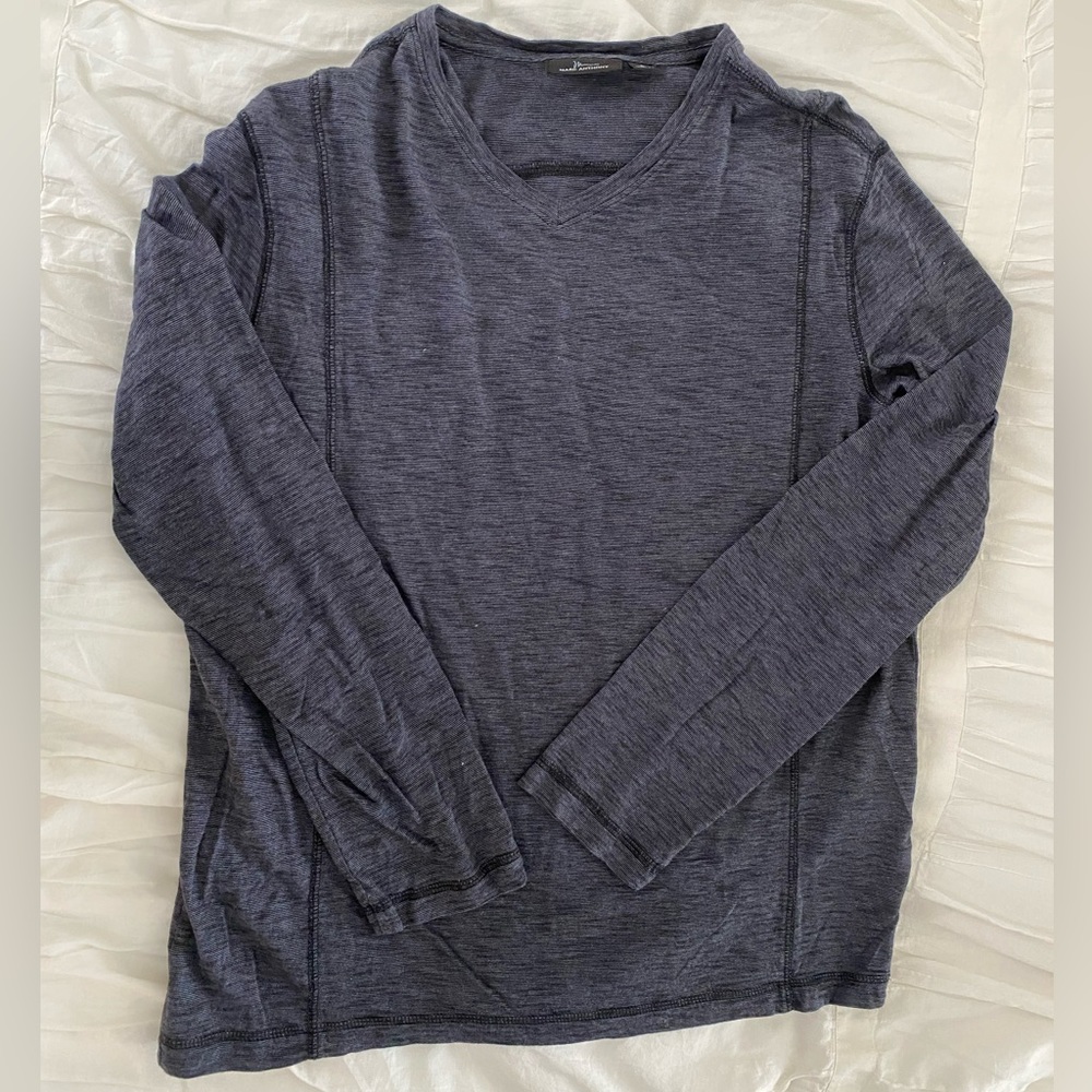 Long sleeve V-Neck T-Shirt